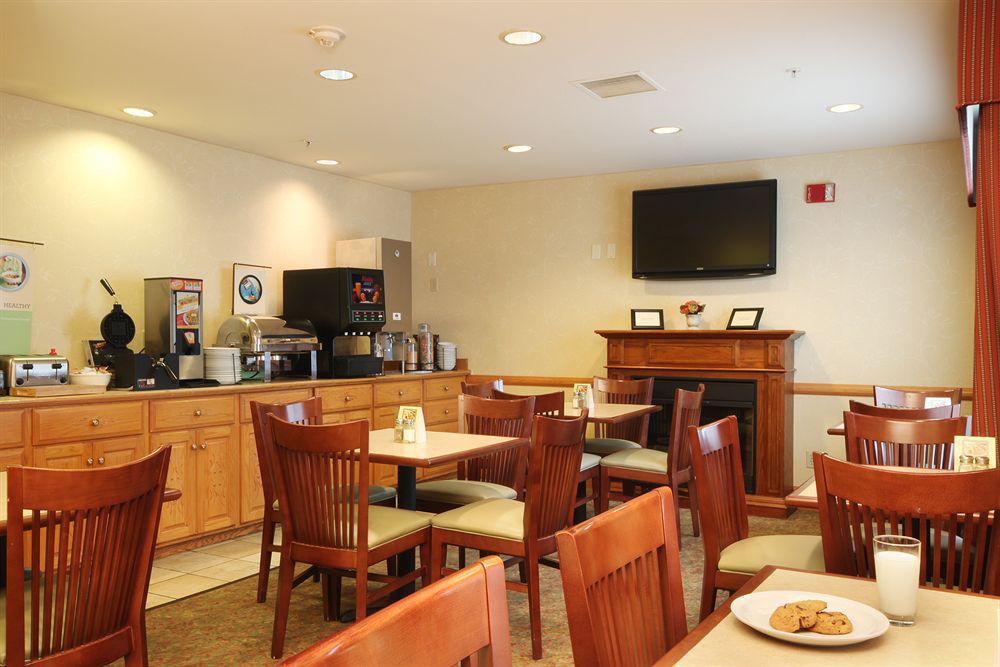 Country Inn & Suites By Radisson, Davenport - Quad Cities Restoran fotoğraf